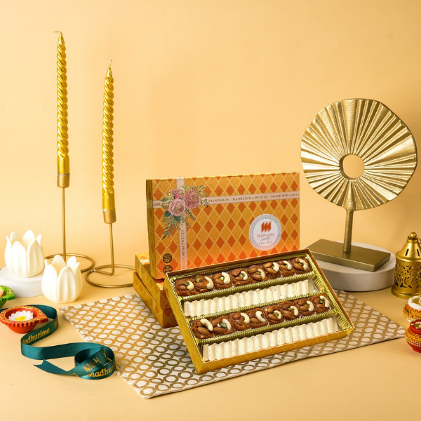 Kaju Barfi & Mewa Pinni (900 Gm)
