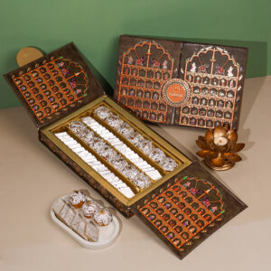 Kaju Barfi & Mewa Boondi Laddu (900g)